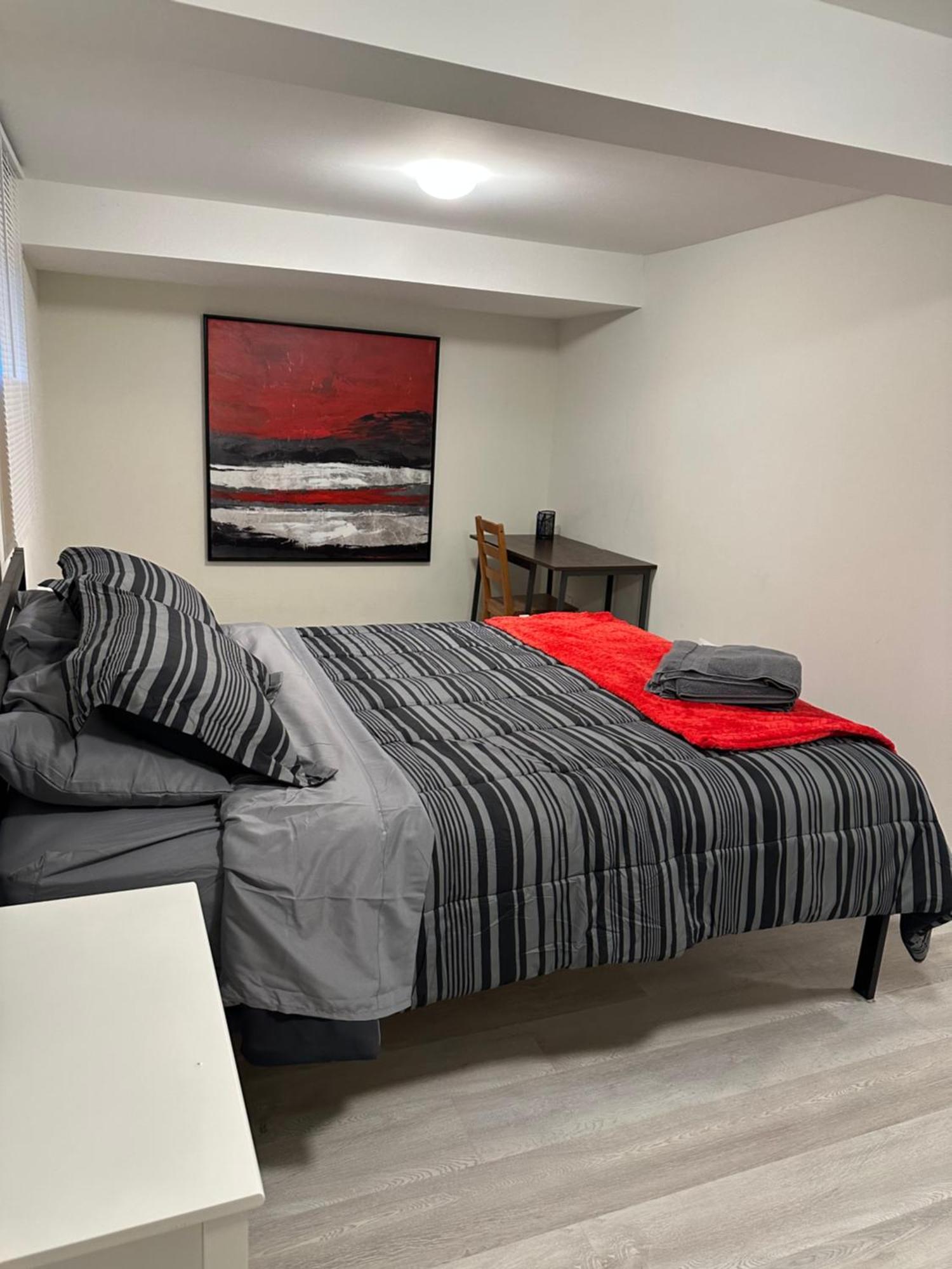 Comfy 2 Bedroom Near The Beach! Pickering Exterior foto